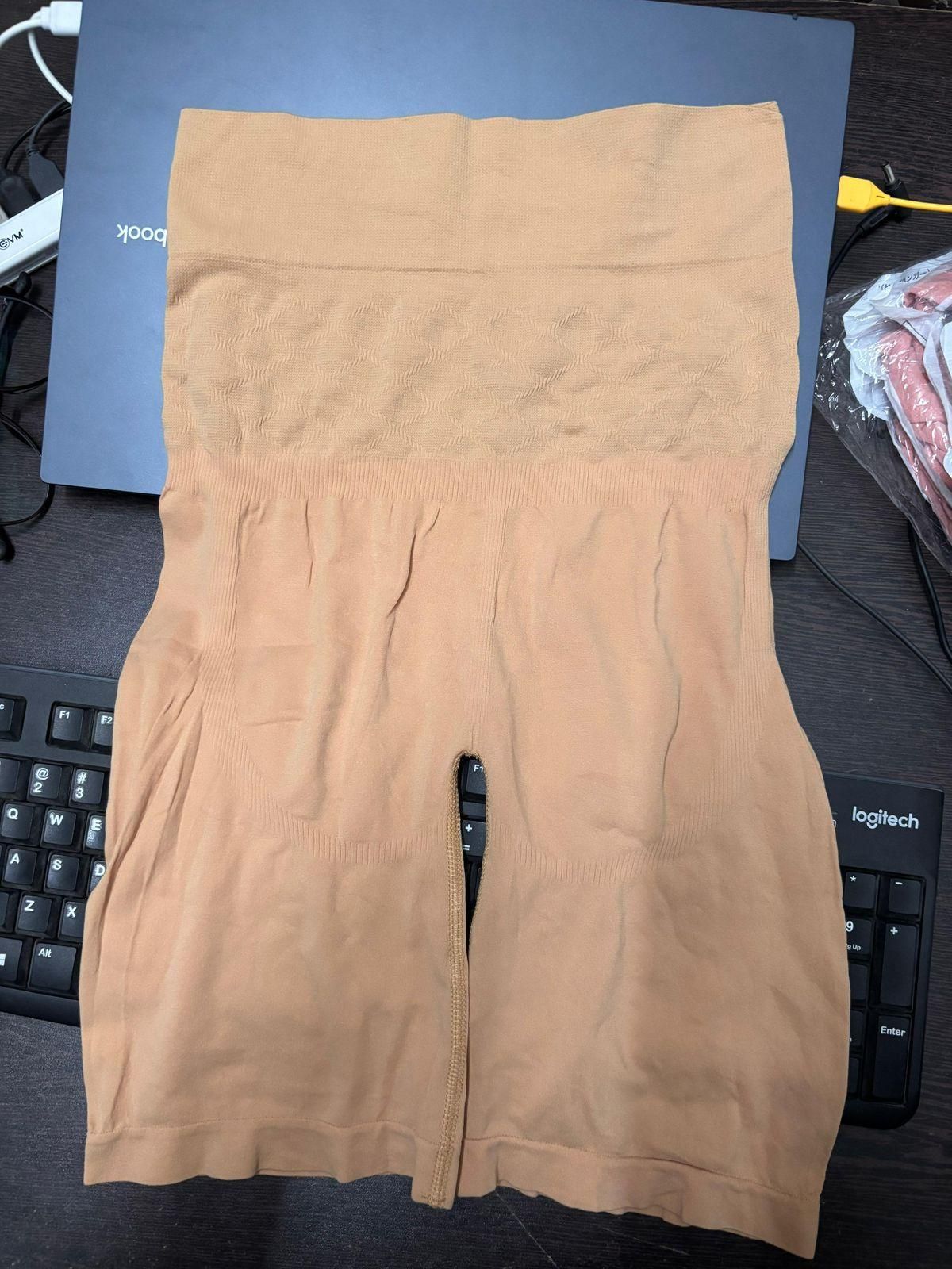 4 - in - 1 Shaper - Quick Slim Shape Wear Tummy, Back, Thighs, Hips - Black/Efffective Seamless Tummy Tucker - OSAK ENTERPRISES